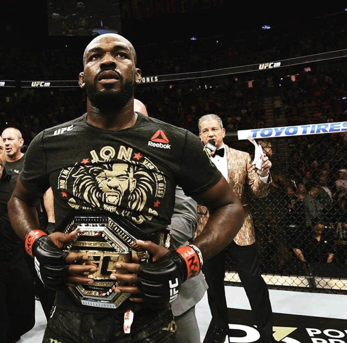 有惊无险,"骨头"琼斯第15次夺得ufc轻重量级冠军