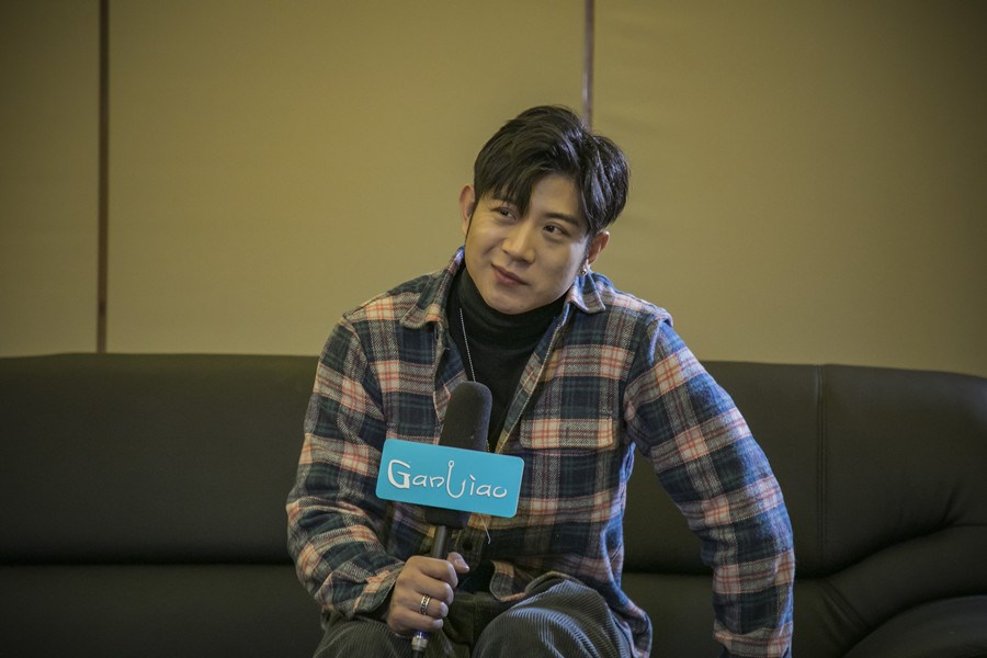 《尴聊》第一季即将上线 消解式娱乐揭开明星"背面"