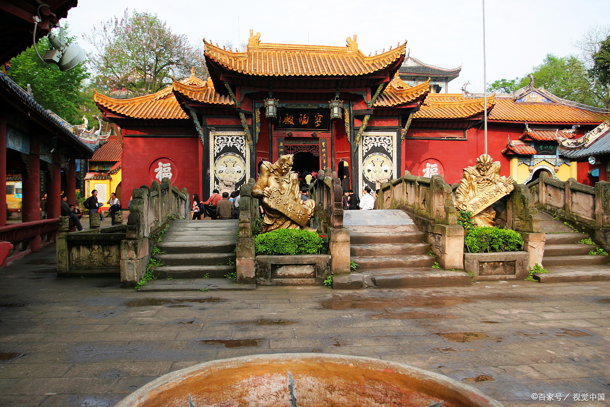 重庆丰都鬼城,位于长江三峡库区的丰都县,自古以来就是一处充满神秘