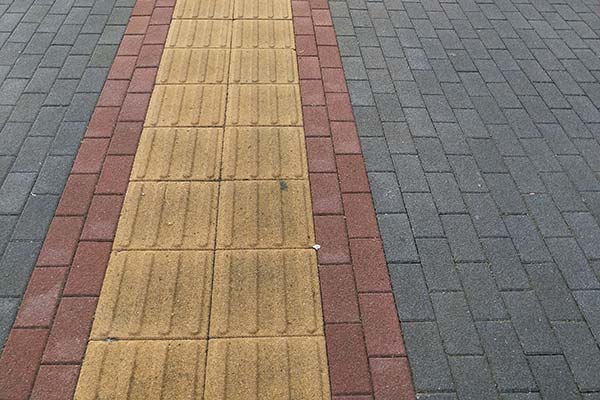 陶瓷透水盲道砖铺装