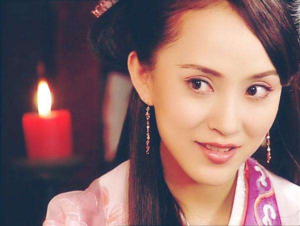 商蓉饰演的是淮南王之女刘陵,是典型的巾帼不让须眉,男装英俊帅气女装