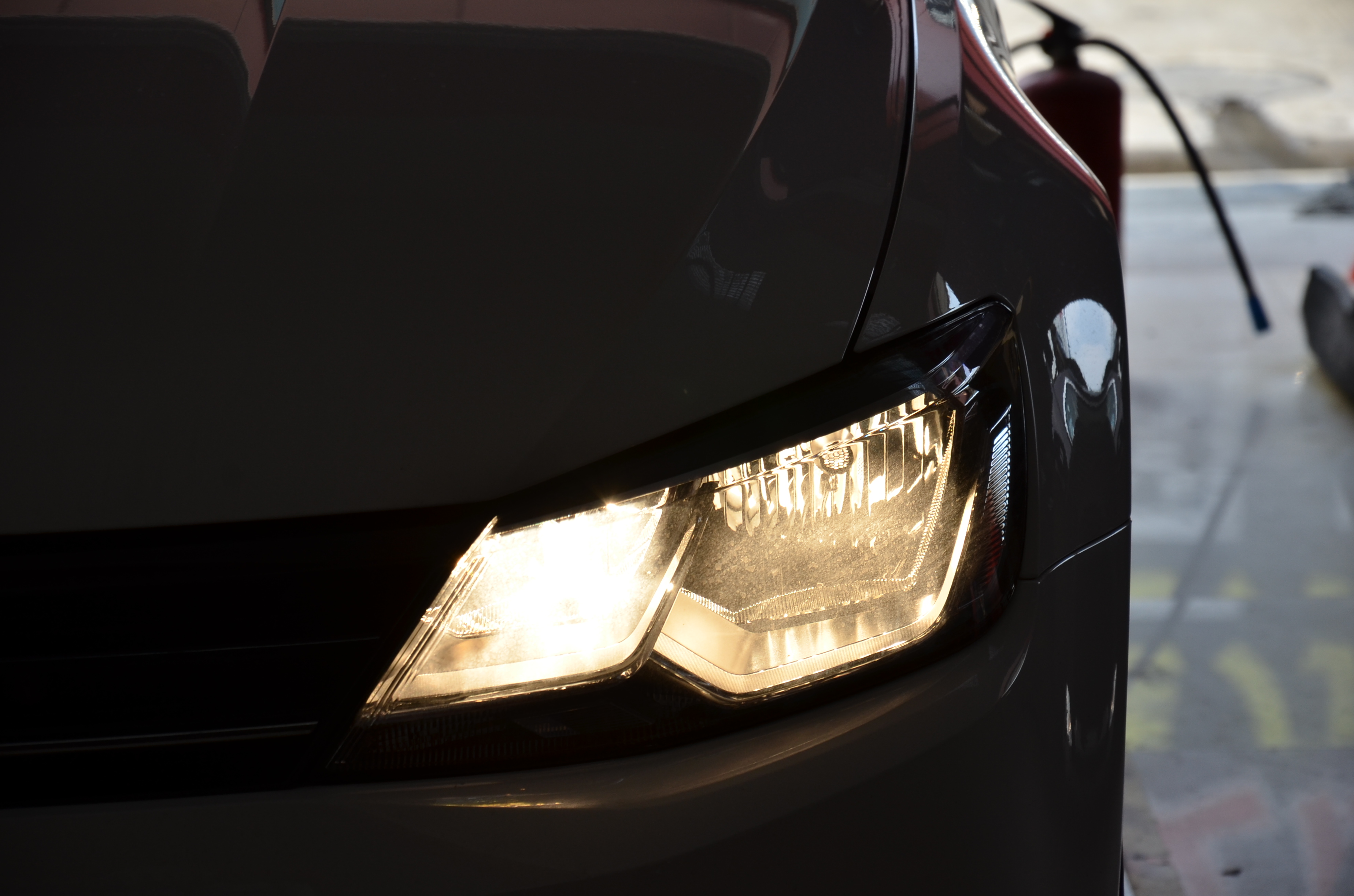 远近光都是普通卤素灯