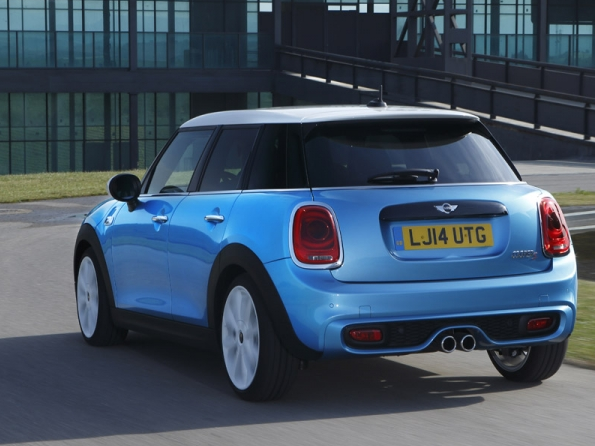 汽车:cooper,提供信息娱乐套装,是一款舒适的五门车!