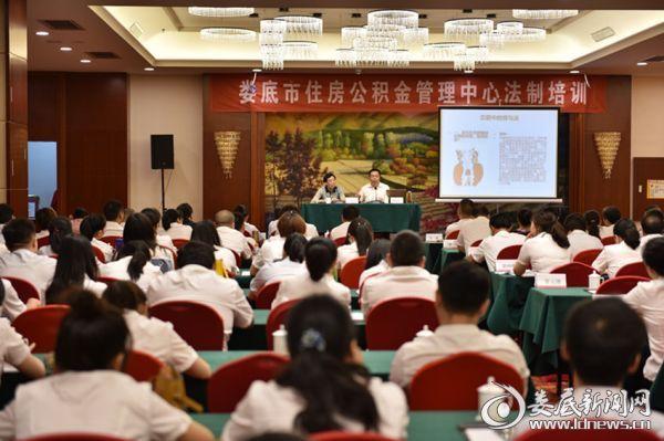 郭超群应邀到娄底市公务员大讲堂和市住房公积金管理中心开展法律讲座