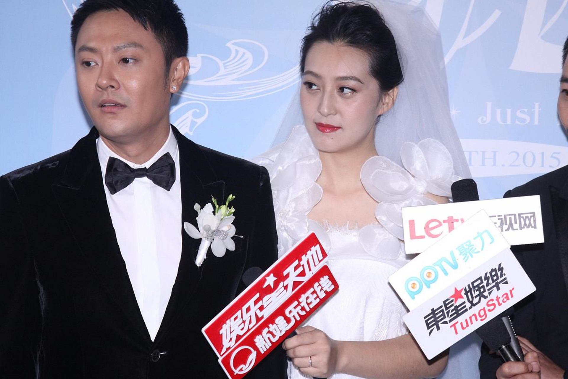 2014年,印小天对漂亮的哈琳娜一见钟情.