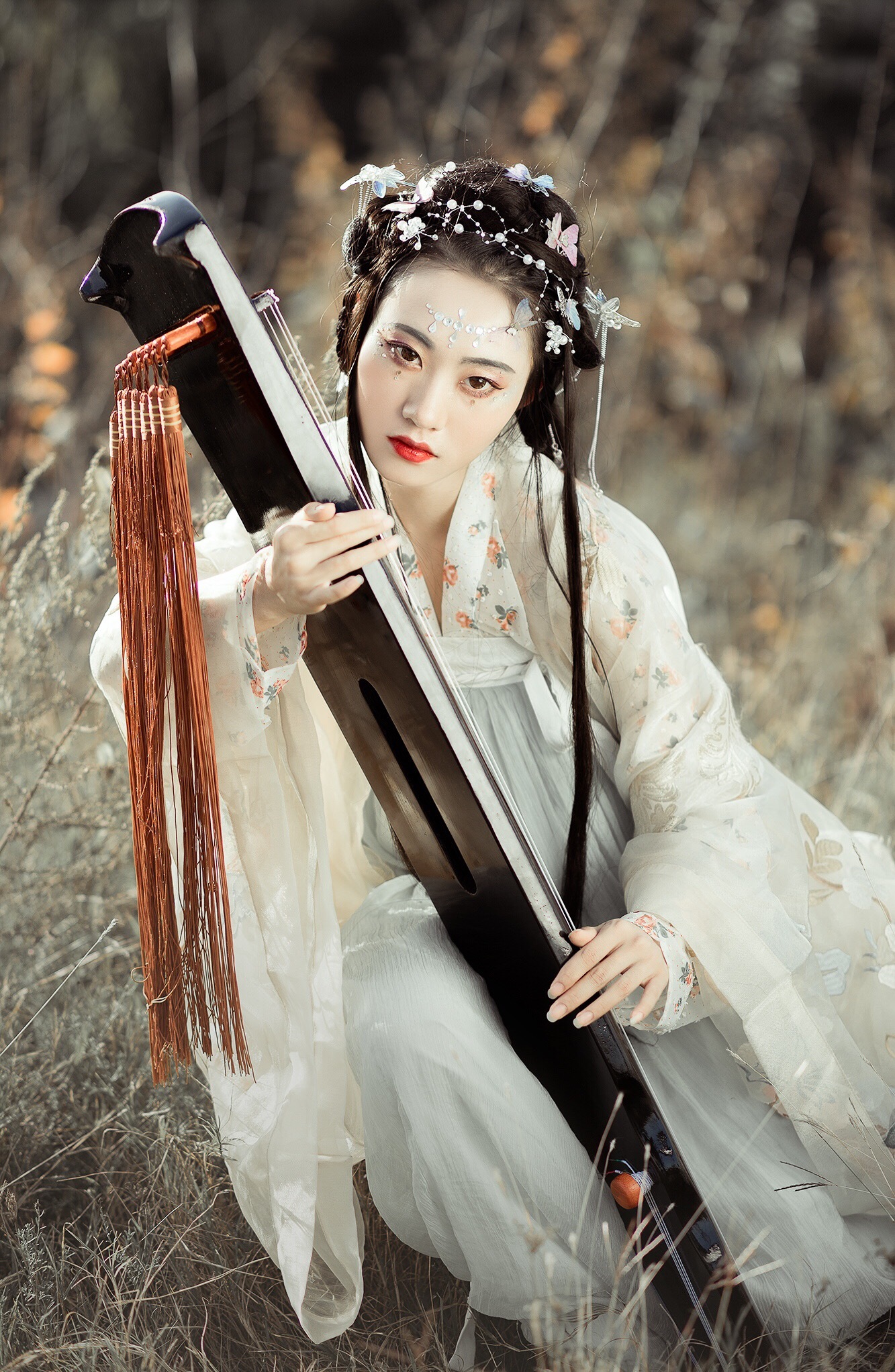 写真:弹古琴穿古装,小姐姐美不美?