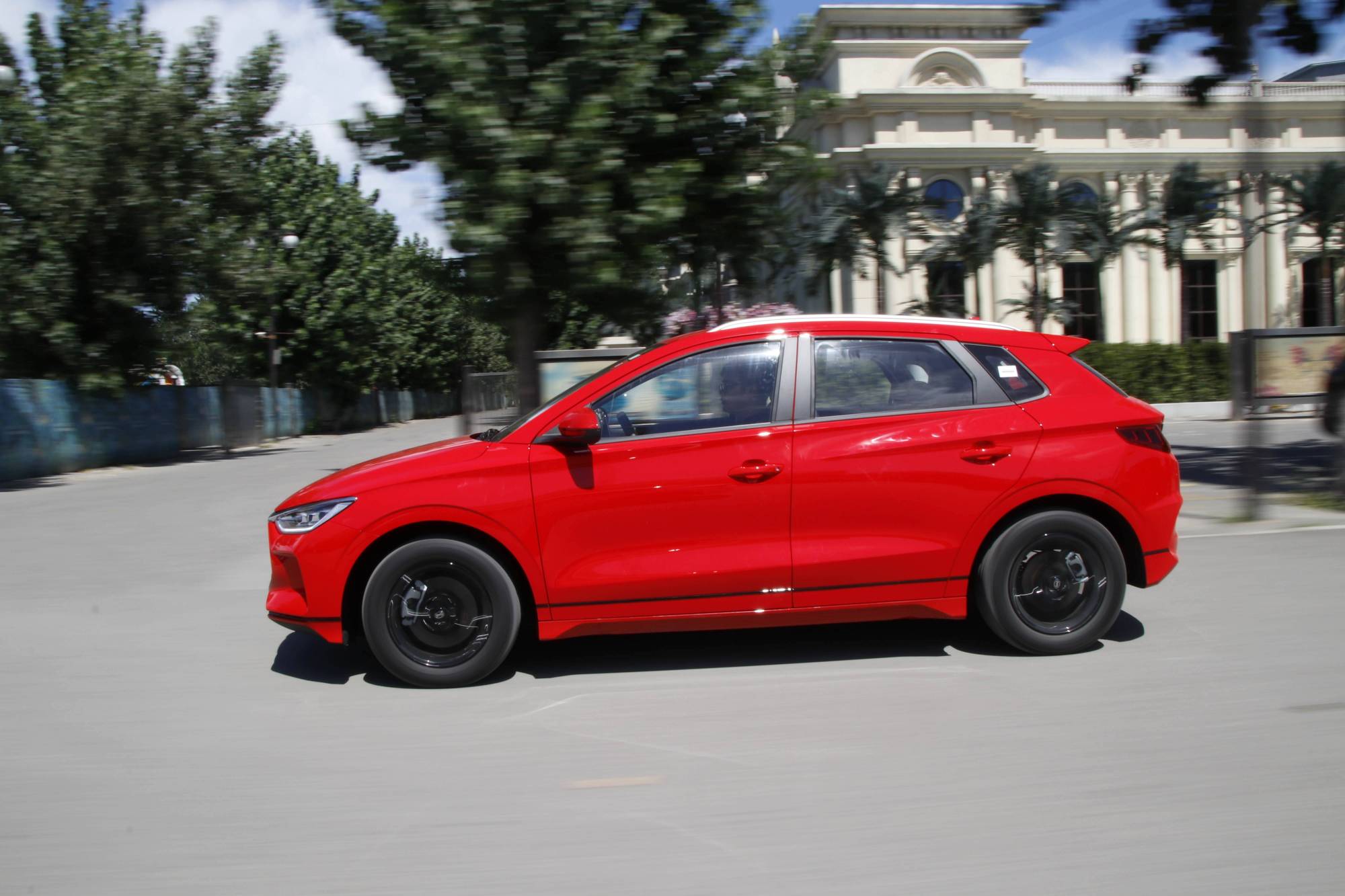 比亚迪"小钢炮"正式上市,不到9万起售!网友:这加速就算了吧