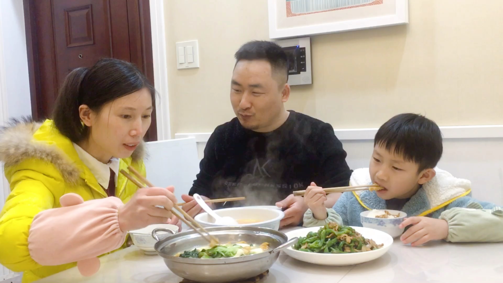 18买一块肥肉熬油渣,加1盒豆腐,1把青菜,做锅仔,吃的太香了!