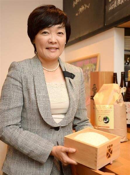 有一种优雅叫安倍昭惠的套装,时尚又优雅,不愧是日本首相夫人