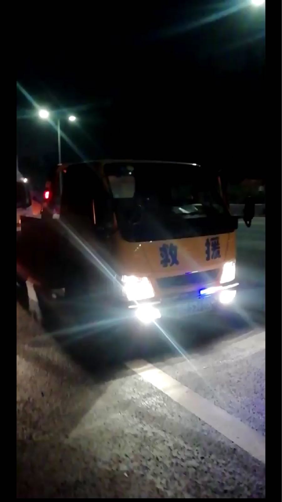 本公司在东莞有三百多救援队,每个镇都有,此图拖车服务