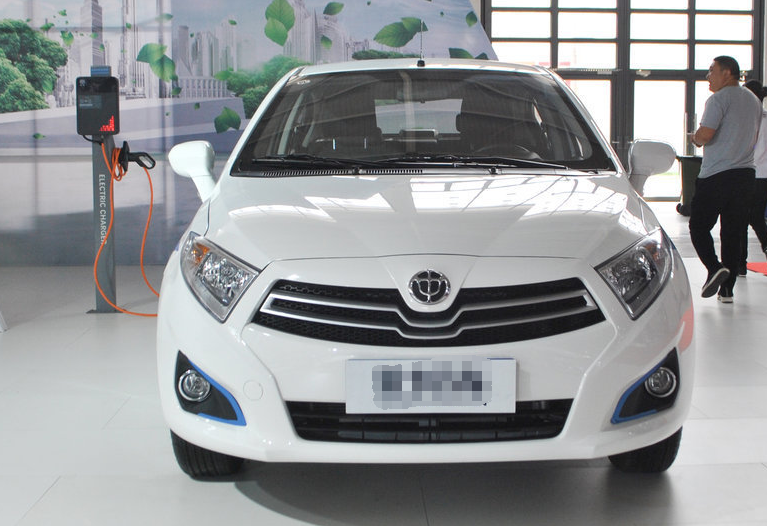 中华h230 ev,设计的非常超现代,享受驾驶乐趣