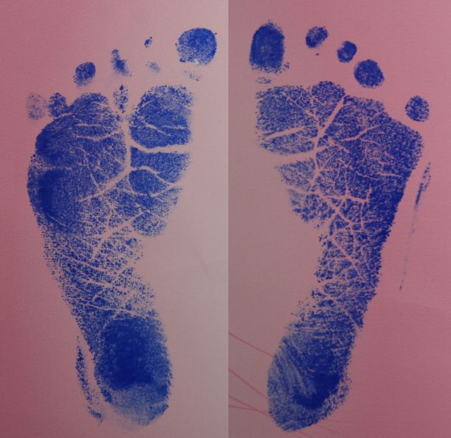 医院为什么要留"新生儿"脚印?第2个原因最重要,父母早知道