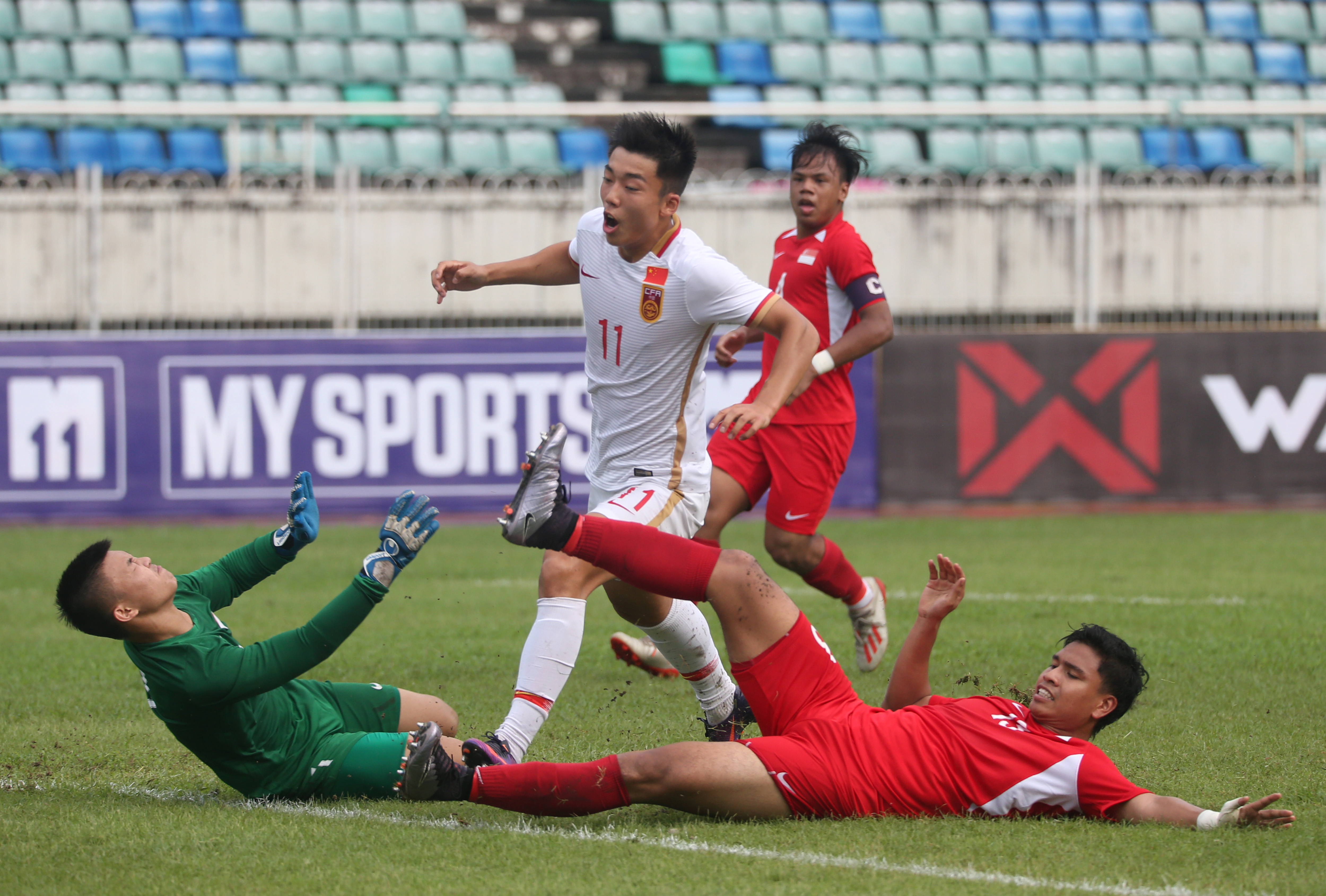 足球——u19亚青赛预选赛:中国胜新加坡