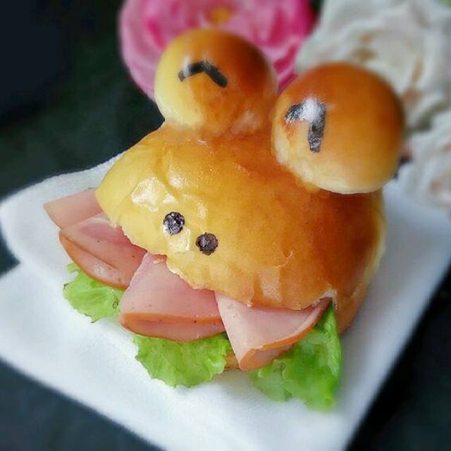 青蛙面包,造型可爱,一出炉就被抢光了