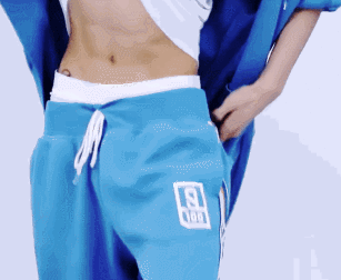 鹿晗:我有腹肌,蔡徐坤:我也有腹肌,易烊千玺:我