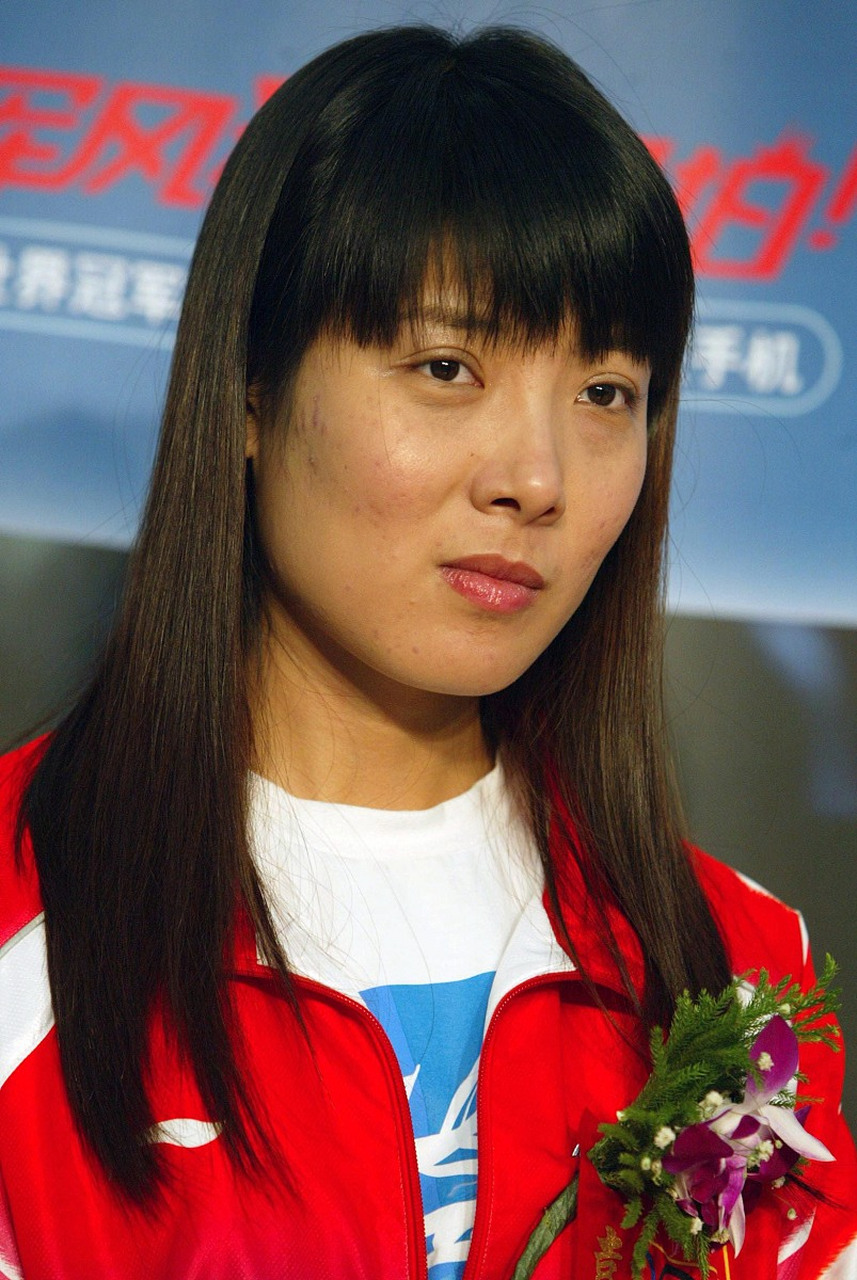 2008年,北京奥运会上,26岁的杜丽对22岁的师弟庞伟说:"你向我求婚吧?