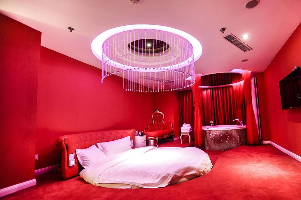 酒店老阿姨透露:情侣房间的床为何是圆的?主要有这2种套路