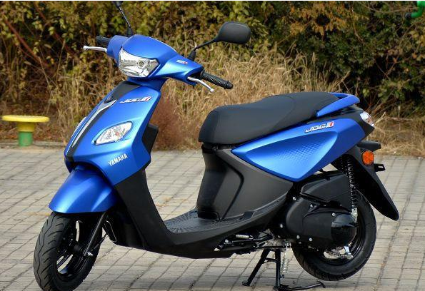 在其他配置方面,原来的雅马哈jog十分朴素,全新升级之后风格十分运动