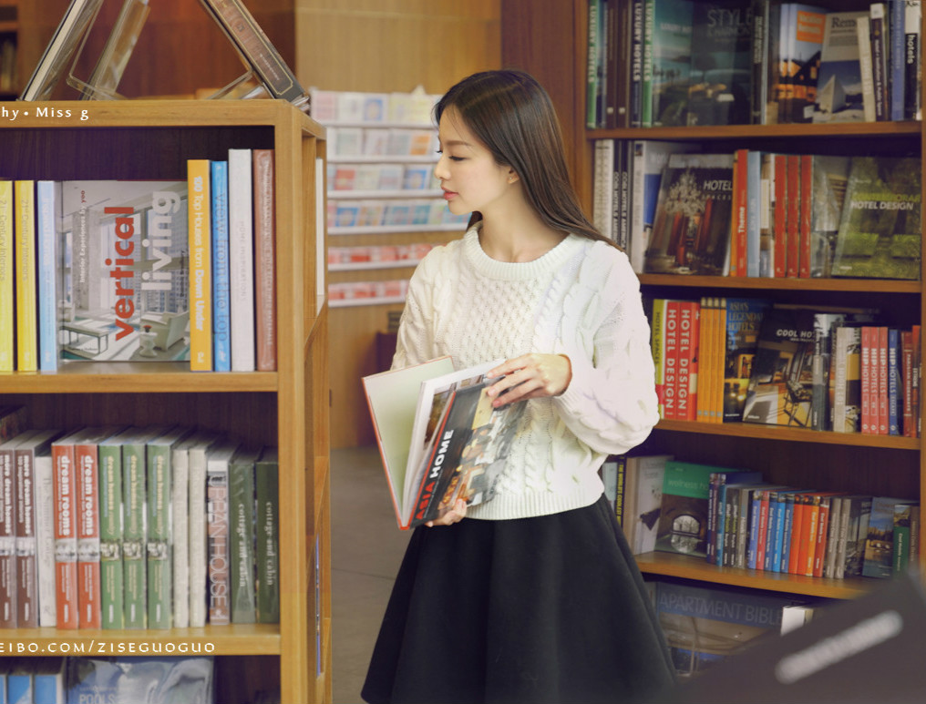 美图摄影:秋日的图书馆 偶遇俏丽高中同学!