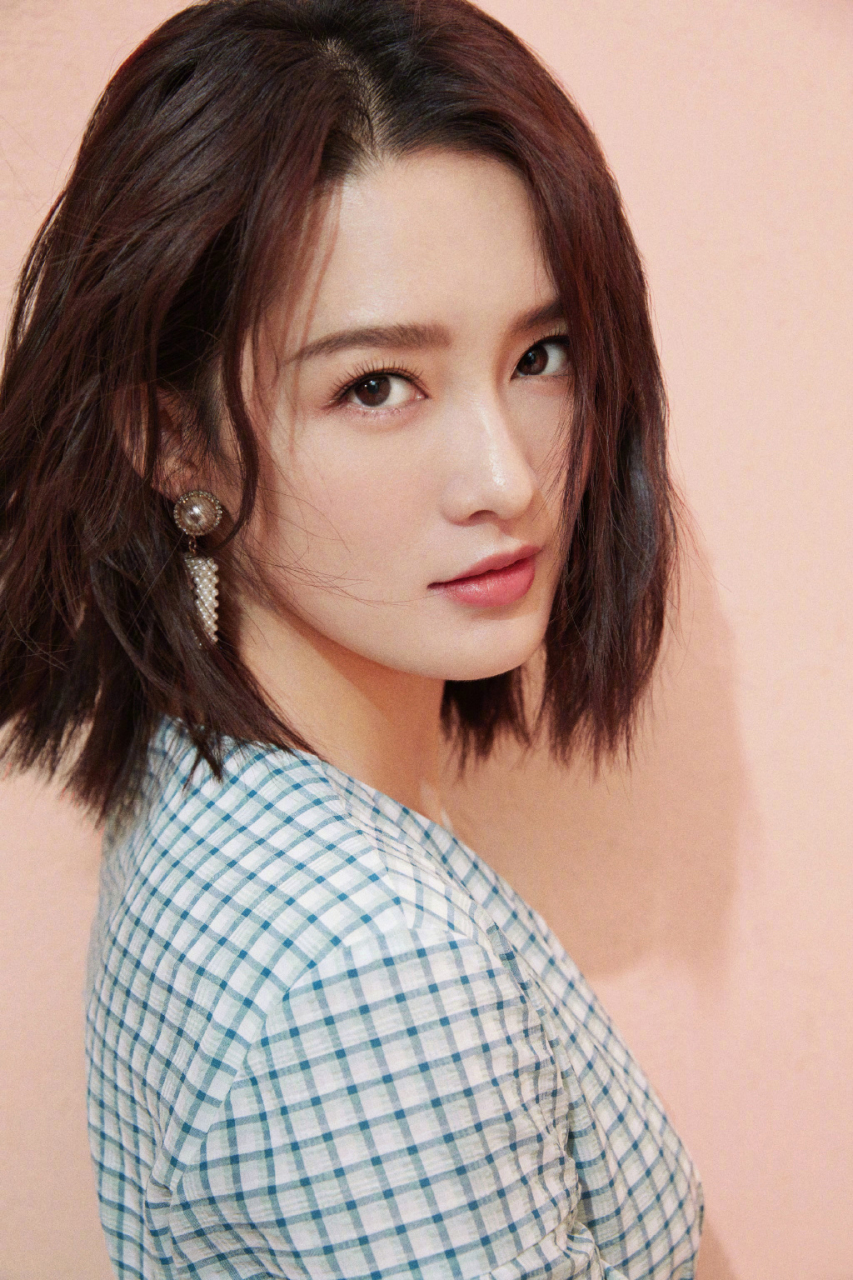 "鸡腿姑娘"李沁短发太好看了,尤其适合夏天这种炎热的季节,而且李沁