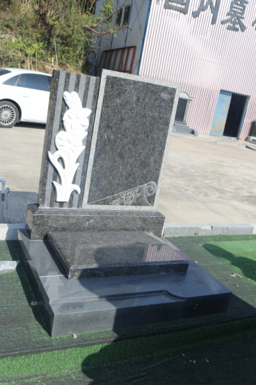 3,百合浮雕镶嵌艺术墓碑