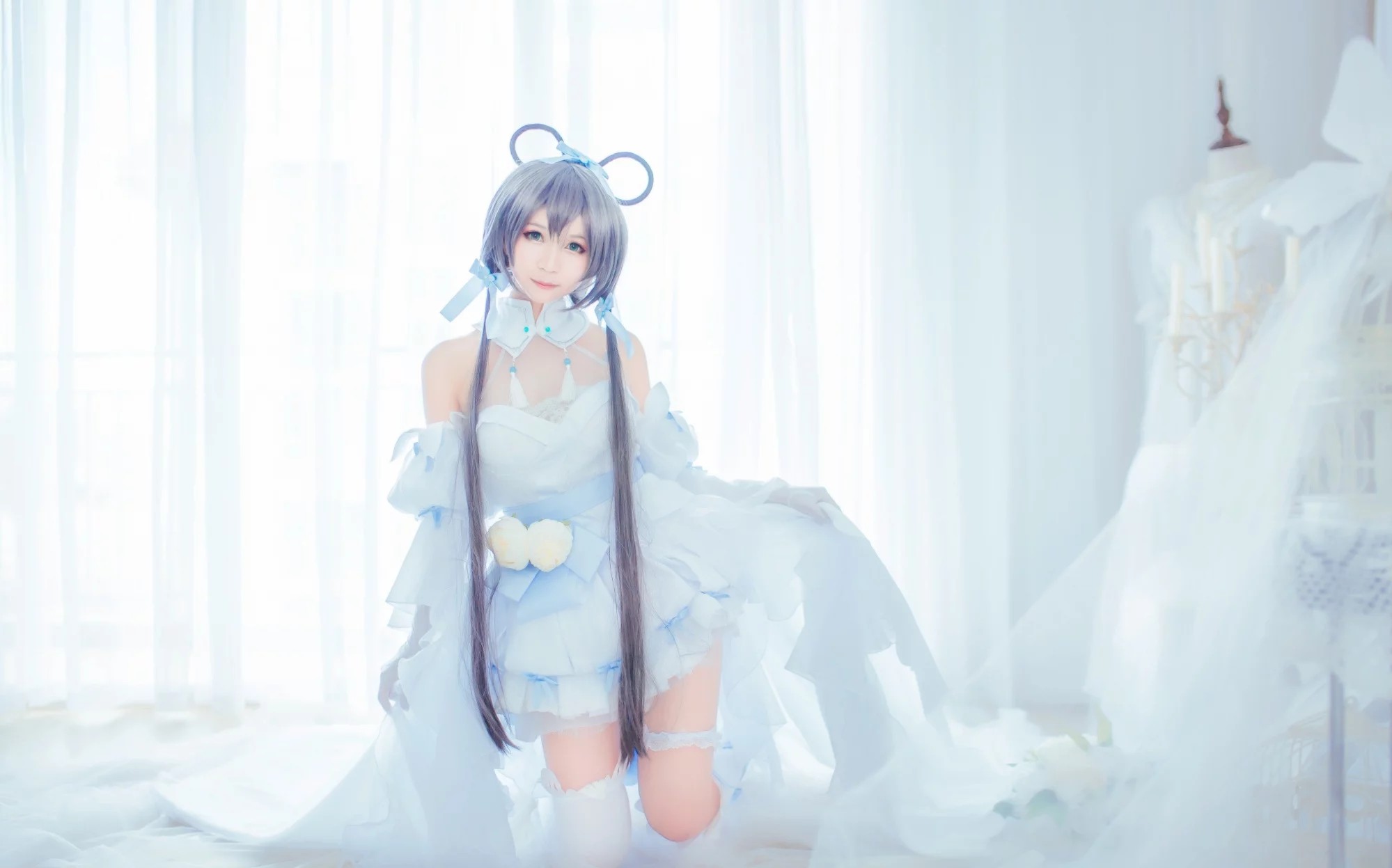 纯白花嫁洛天依二次元cosplay