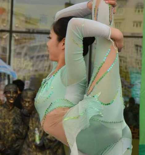 俄罗斯最柔软女人pk中国最柔软女人