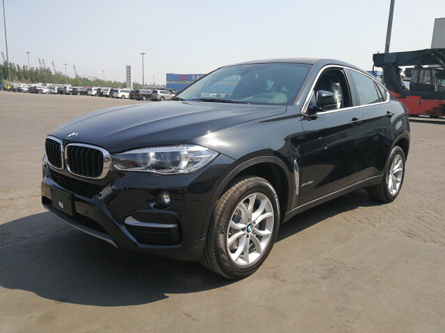 好看又好用,18款宝马x6大气的外观,精美的内饰,最适合撩妹