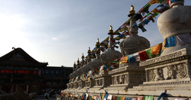 也是蒙古地区仅晚于美岱召的蒙古人皈依黄教初期所建的大型寺院之一