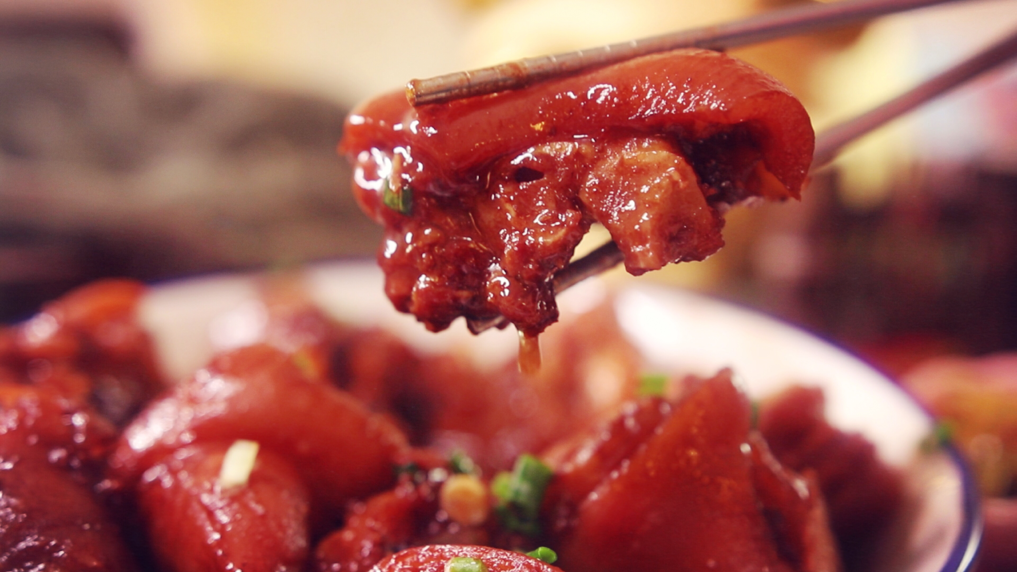 用豆腐乳烧出来的猪蹄,鲜美可口,让你吃了还想吃!