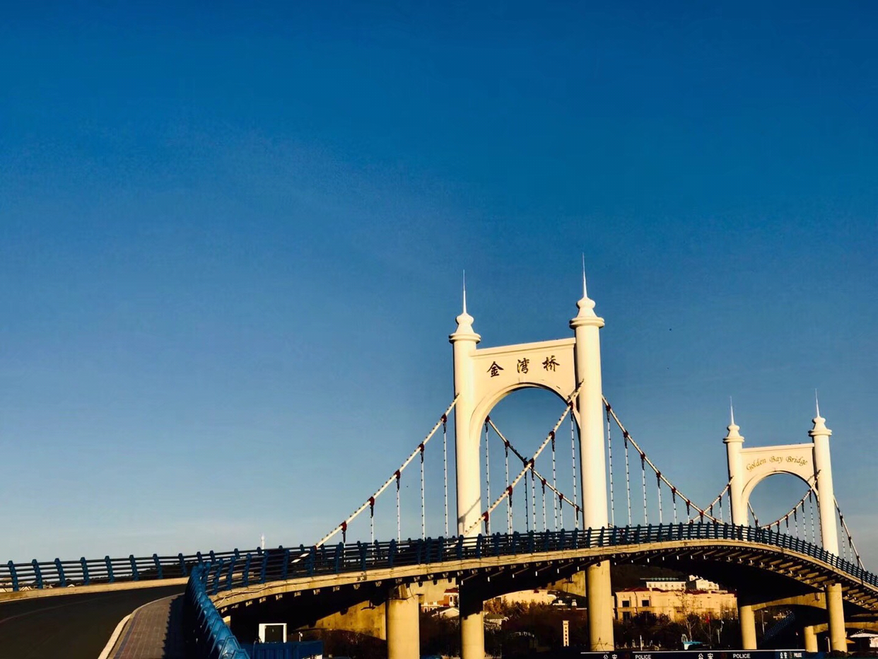 冬日的大连开发区金石滩金湾桥