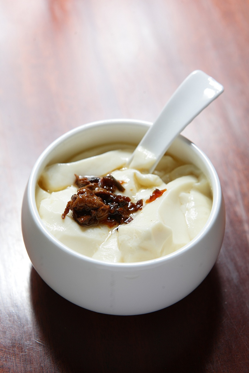 这可不是普通的豆腐脑哦,豆花的口感比豆腐脑要稍微老一点,但是它的