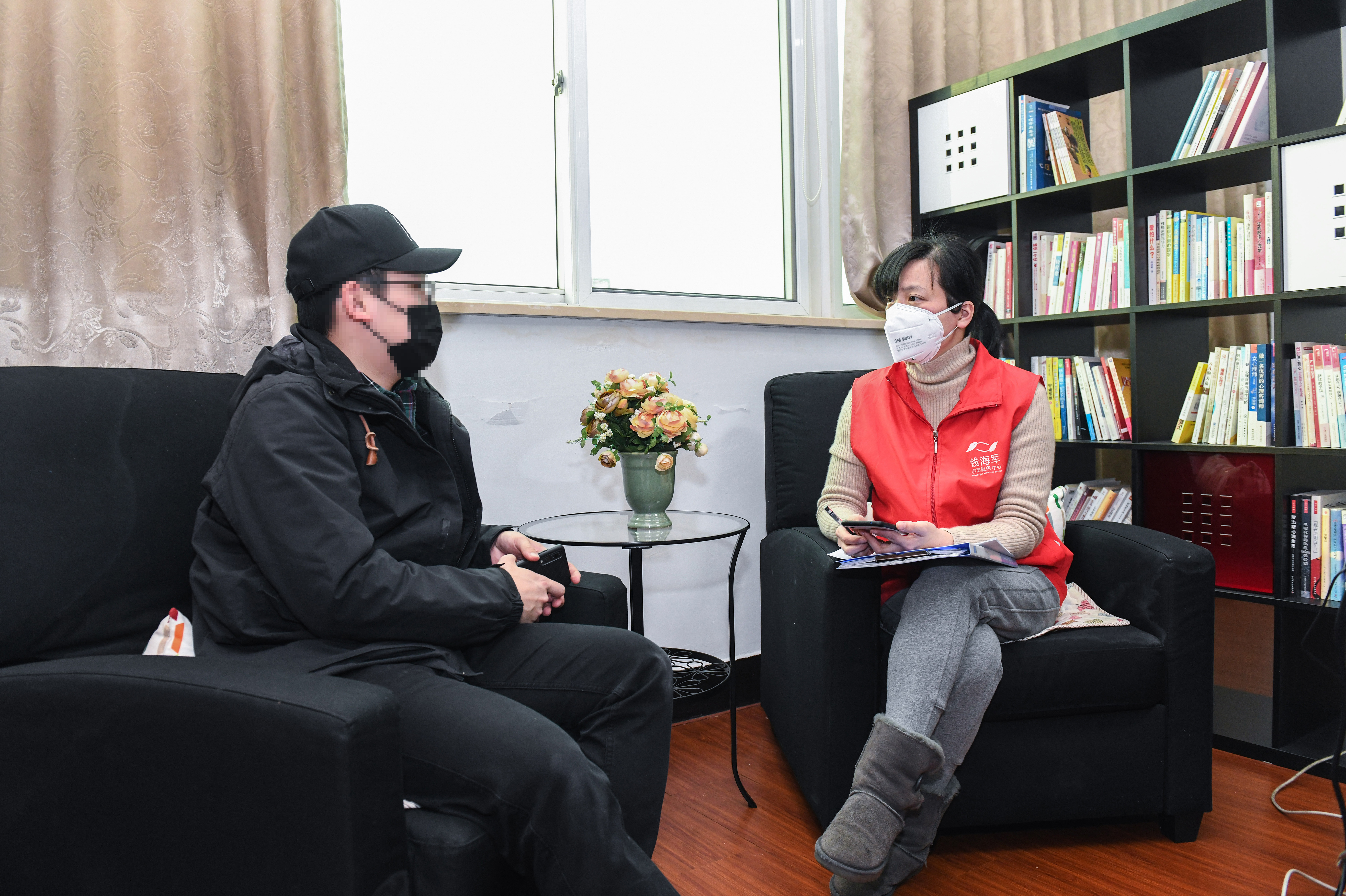 浙江慈溪:志愿者开展义务心理咨询助力疫情防控
