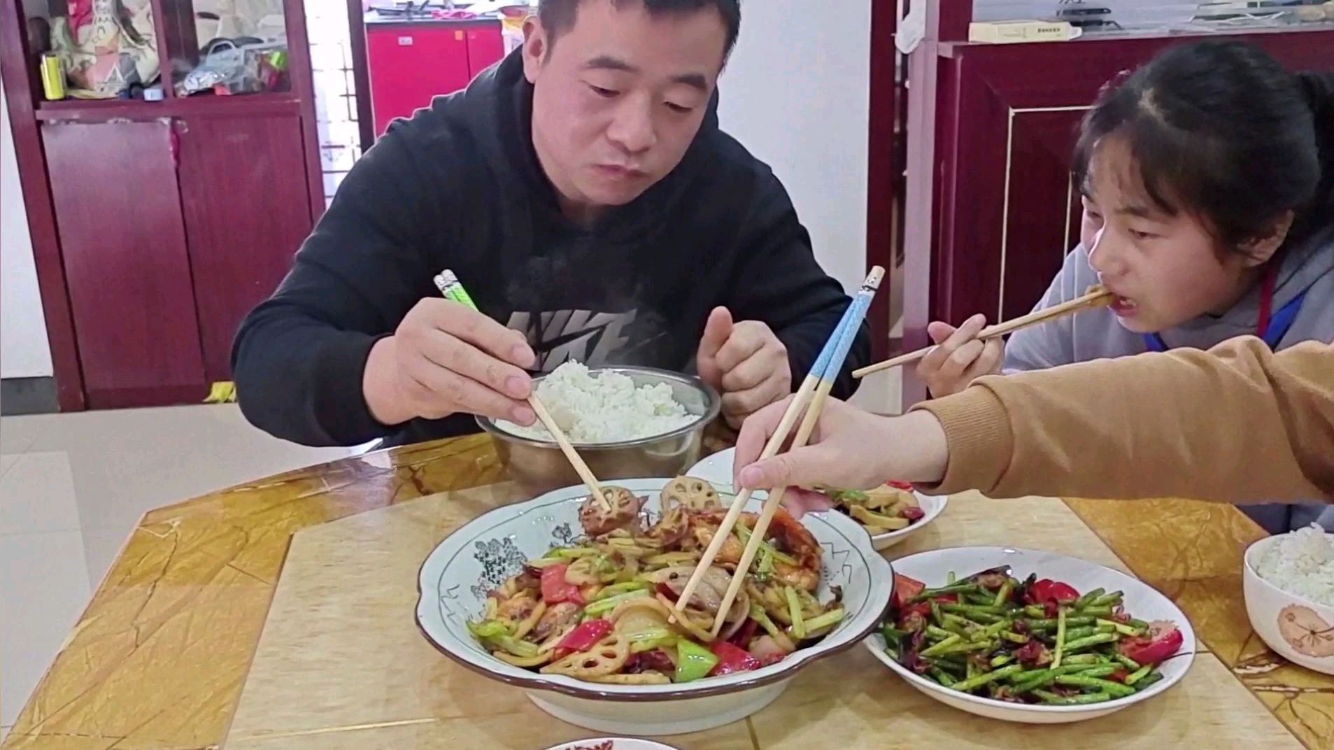 78元买2斤大青虾,良好做干锅香辣大虾,香辣味十足,太爽了