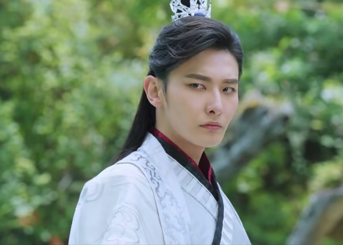 给你个眼神,自己体会!