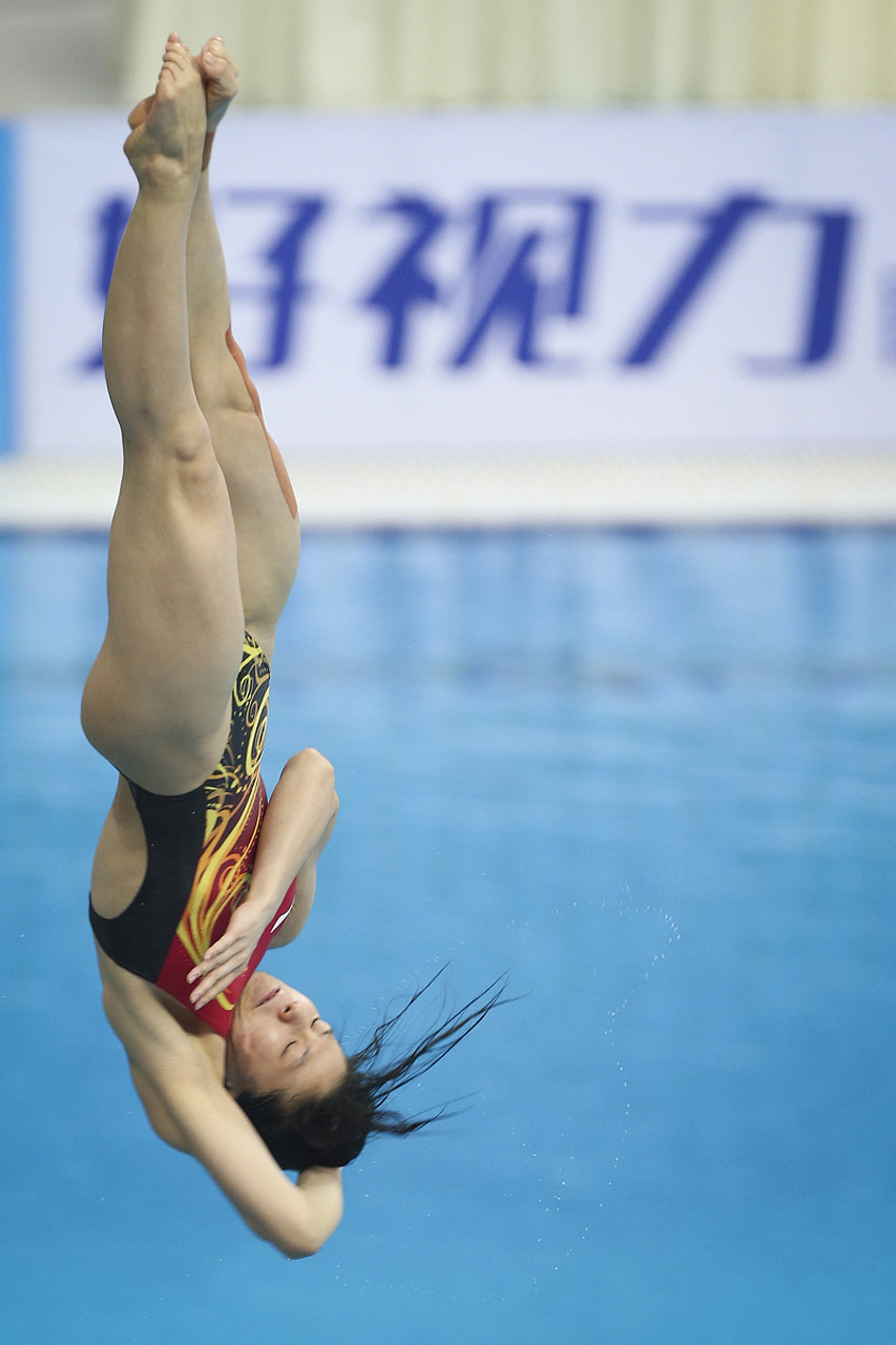 跳水女运动员凹点图片