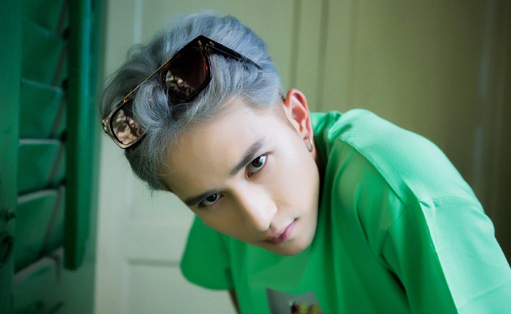 刘洲成发视频遭群嘲,脱口而出的话成为全网笑柄!网友:要脸吗?