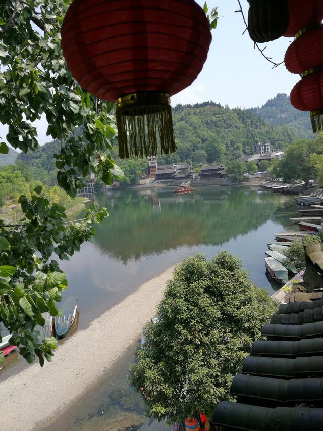 《边城:碧溪岨边的灵魂起落