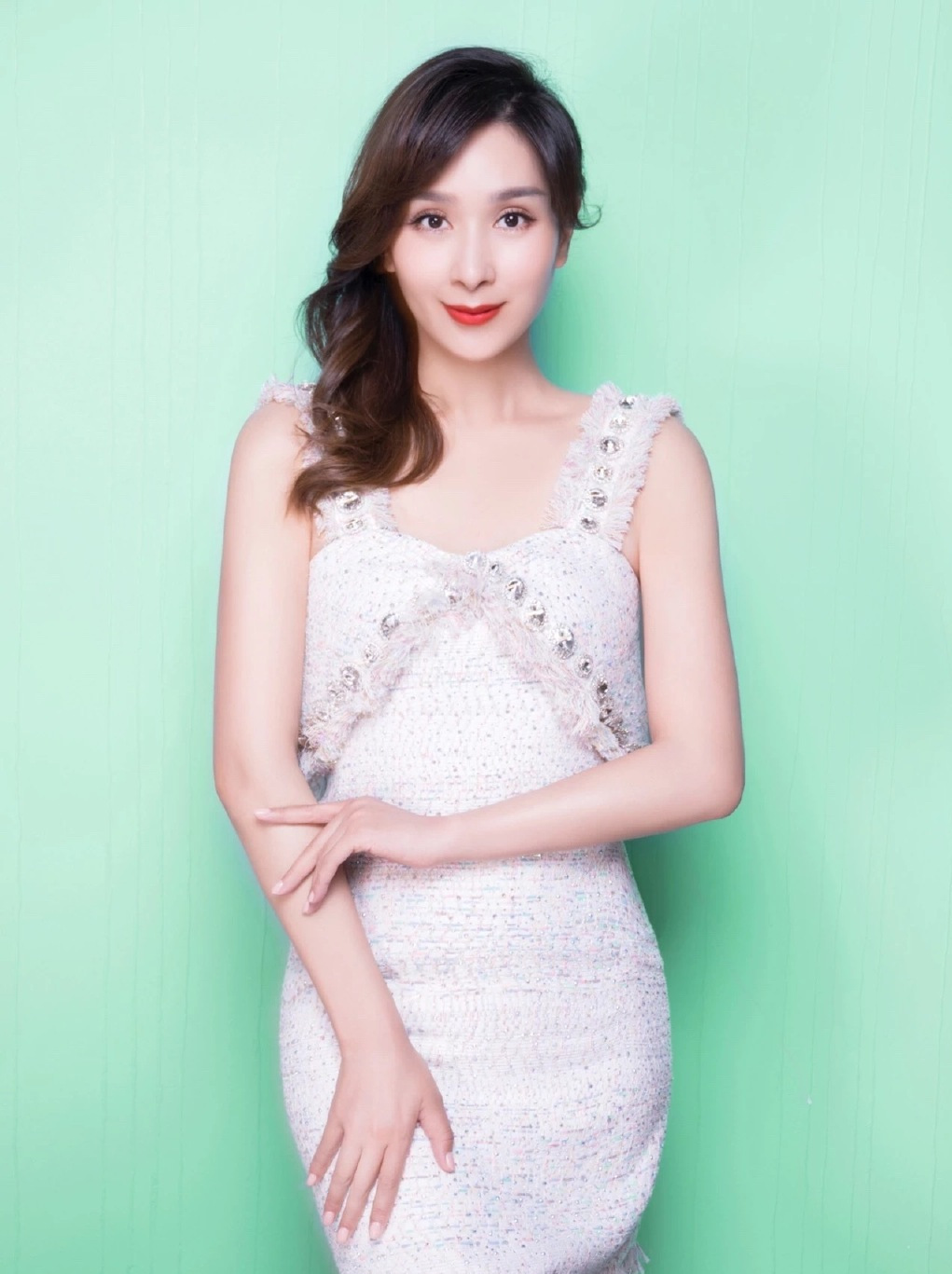 外表靓丽的杨恭如,甜美的笑容,有着中国女性的温顺与柔情!