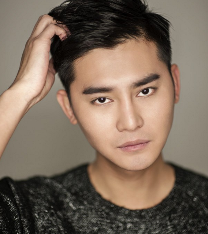 第一:高仁,中国内地男演员,毕业于北京电影学院.