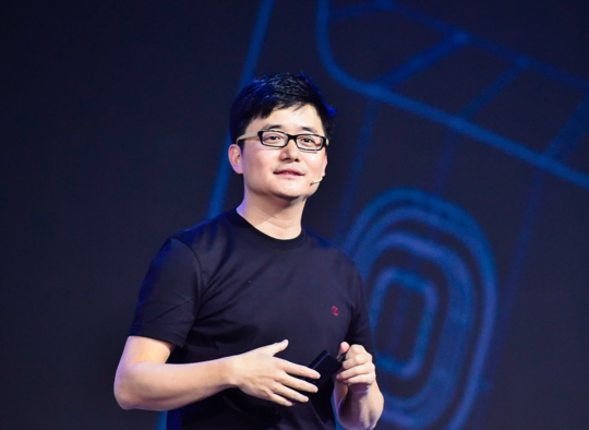 傅盛"跳水"发布五款机器人,各路ai玩家为何盯上了服务机器人?