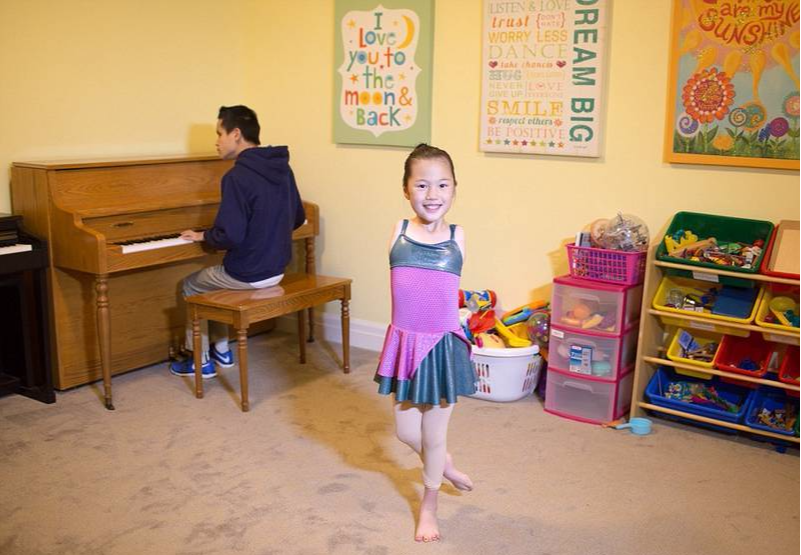 断臂女孩出生被中国父母遗弃,后又被美国夫妇收养,如今怎样了?