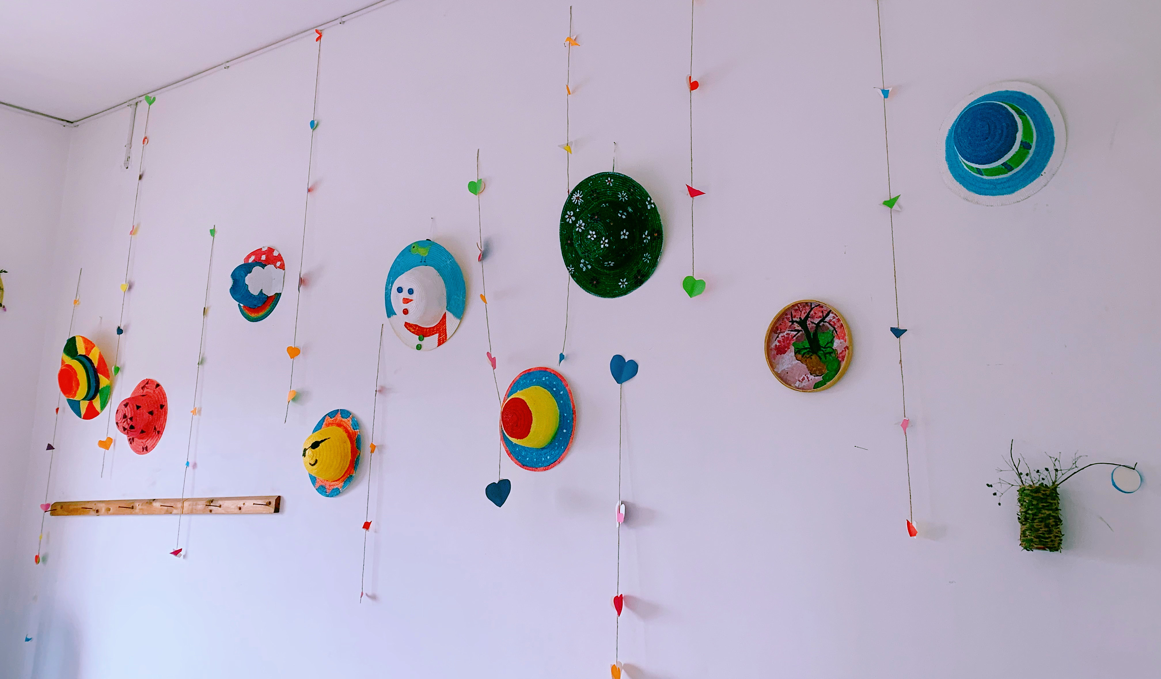 河中村科技馆墙面上的手工艺术品