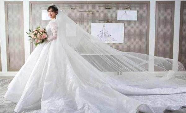 网曝唐嫣婚纱耗时7个月完成,亲手参与设计?网友:原来早有打算