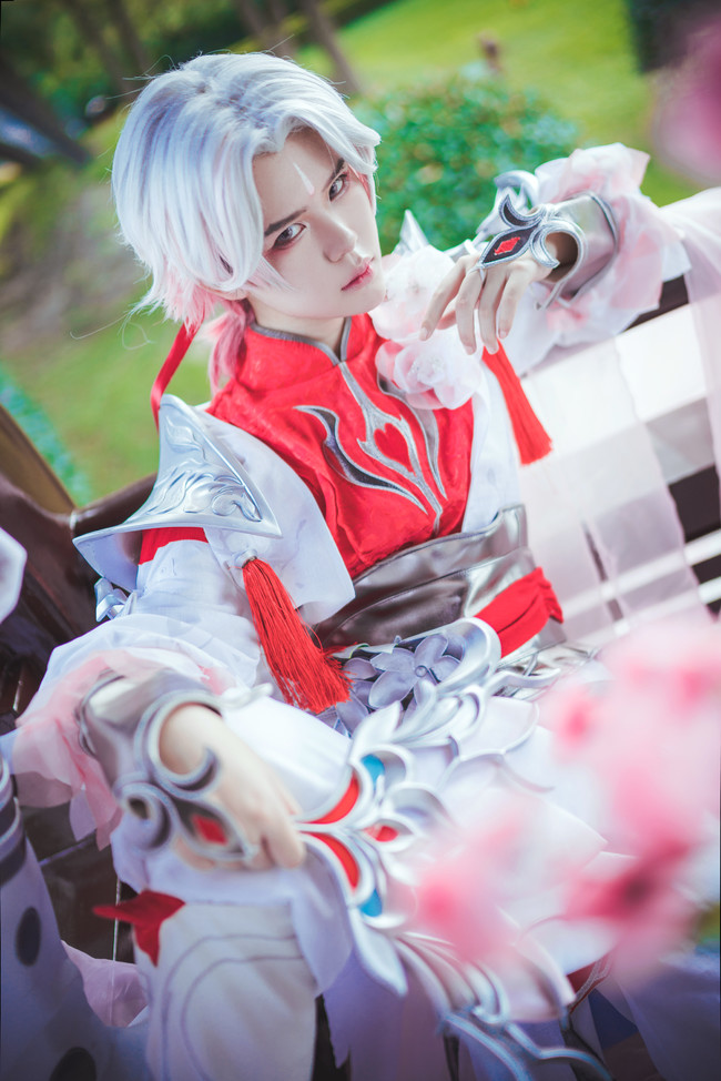 王者荣耀:萌妹武陵仙君诸葛亮cos,遭了是心动的感觉!