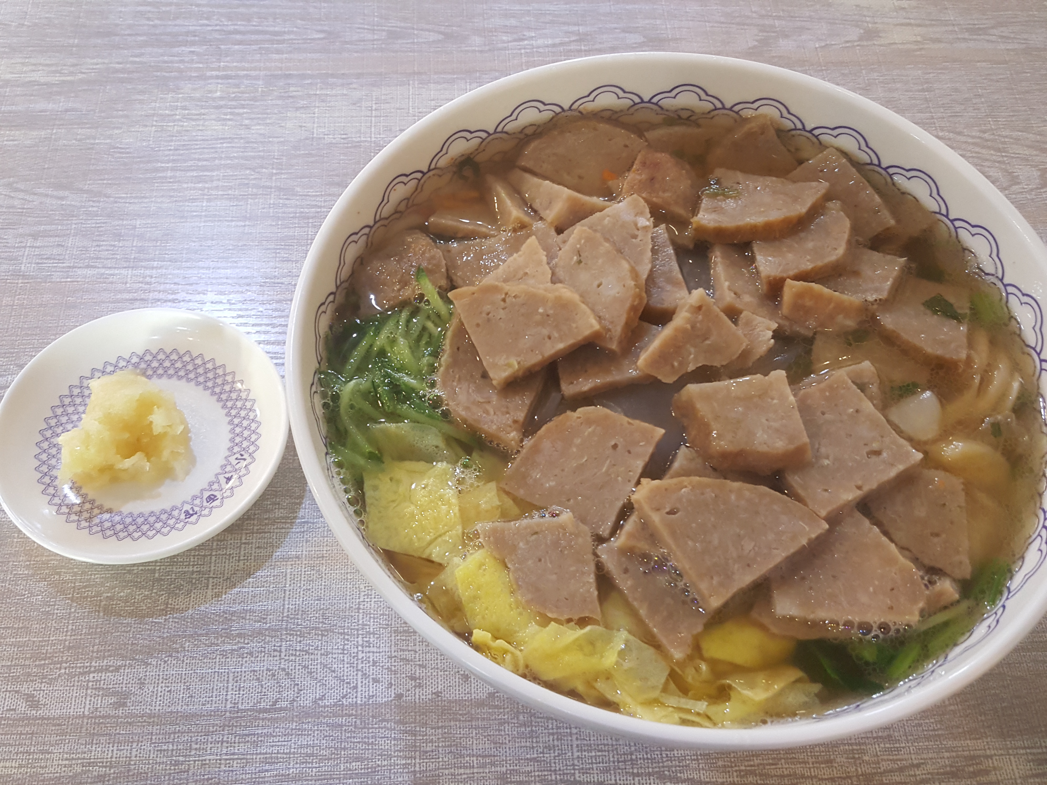 老潍县肉丸子面,听说这家的不错,去尝尝,一碗面吃出一身汗