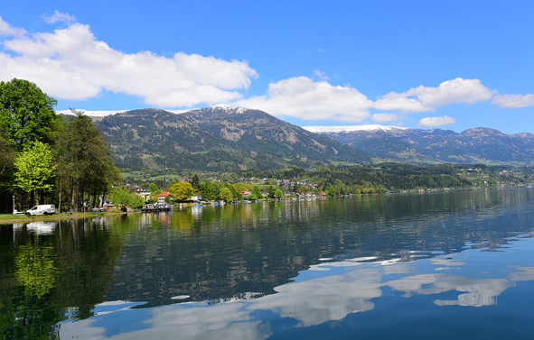 在这里可以看到青山与湖泊,奥地利米尔施泰特湖!