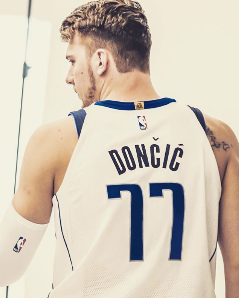 侧脸杀!卢卡-东契奇拍独行侠个人定妆照