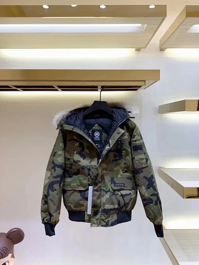 最新迷彩羽绒服 加拿大鹅