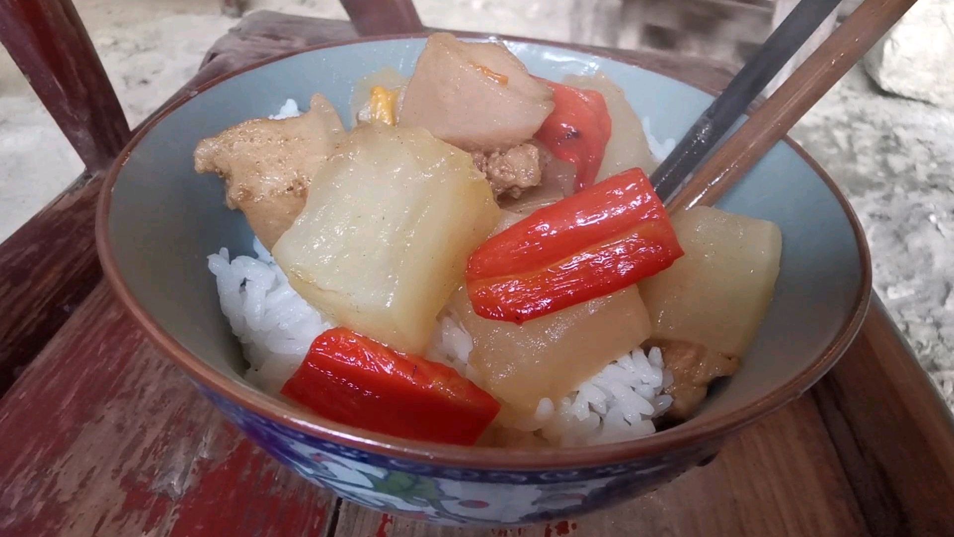 红烧肉辣椒炖白萝卜,在湖南农村人的日常下饭菜